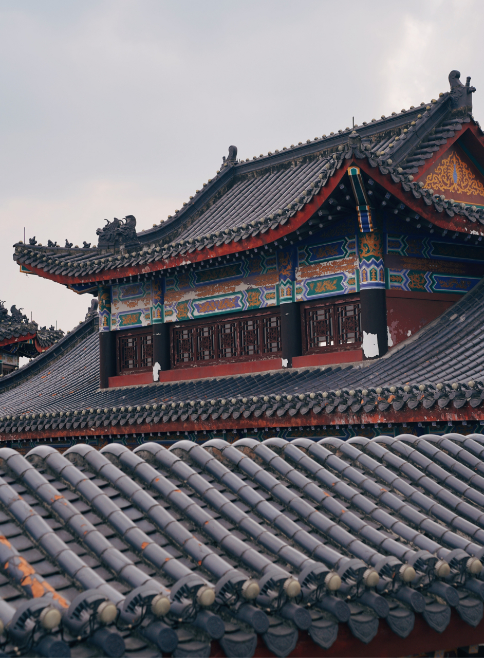 东山寺可以俯瞰贵阳城市风光,也是拍日出日落和夜景的好地方.