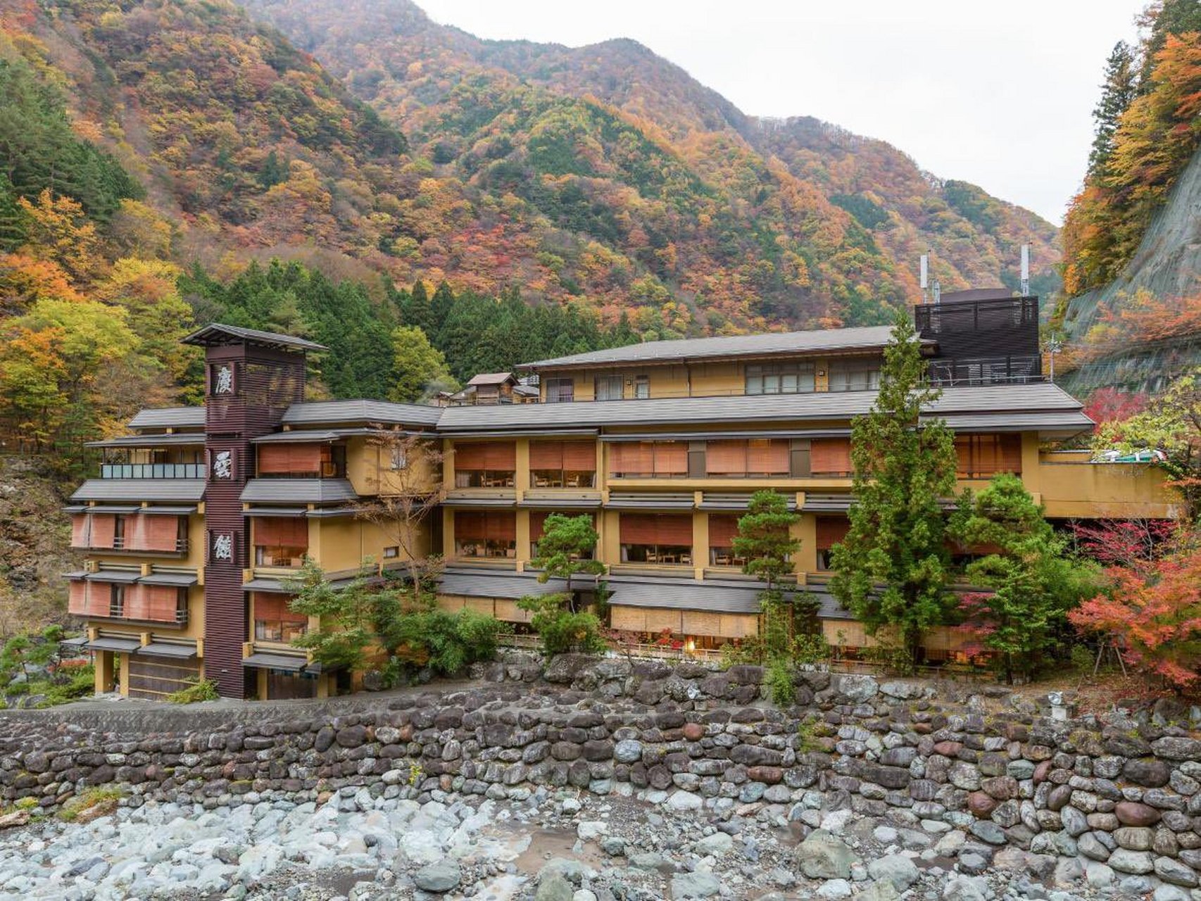 日本的西山温泉庆云馆被认为是世界上最古老的酒店.