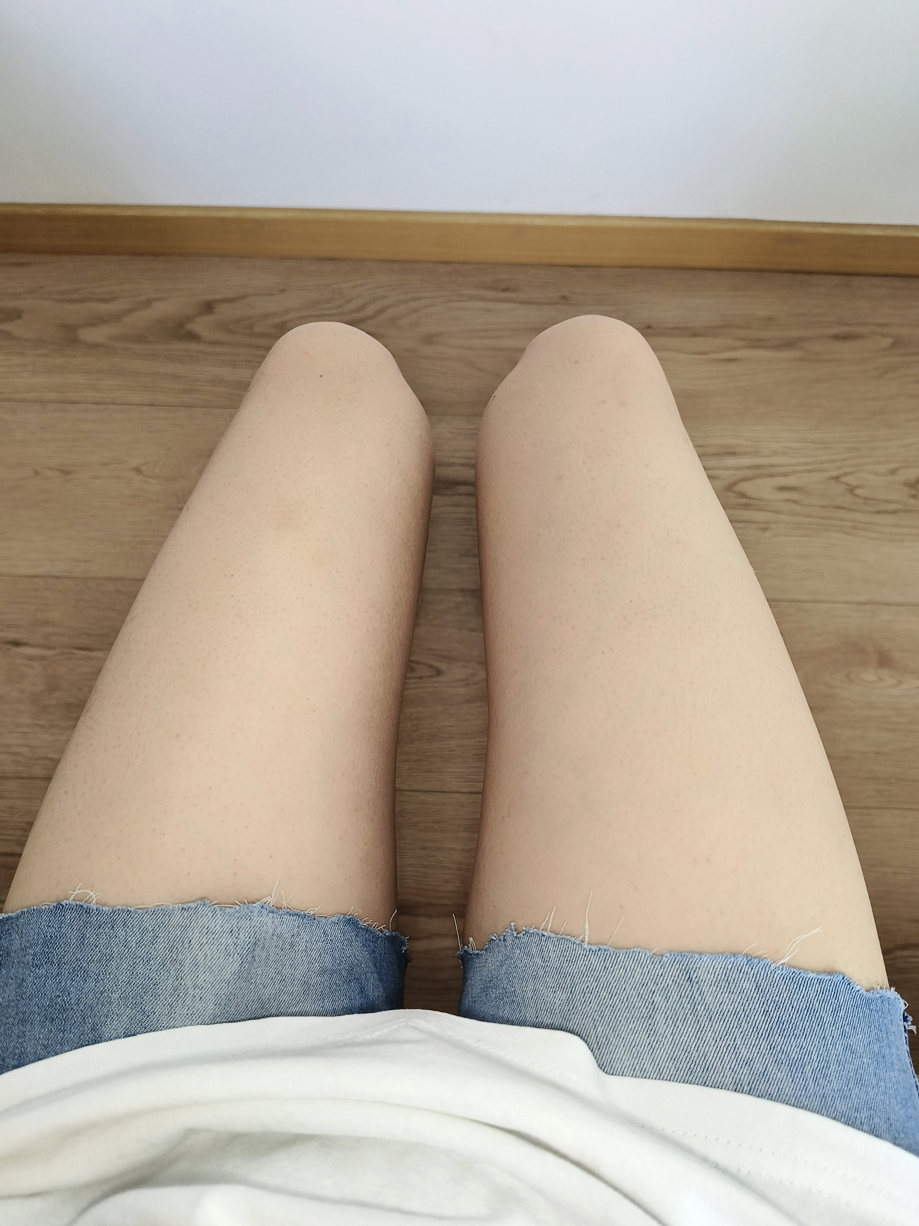 166高,47大腿围,像个男人的腿,真羡慕别的小姑娘又细又直的腿!
