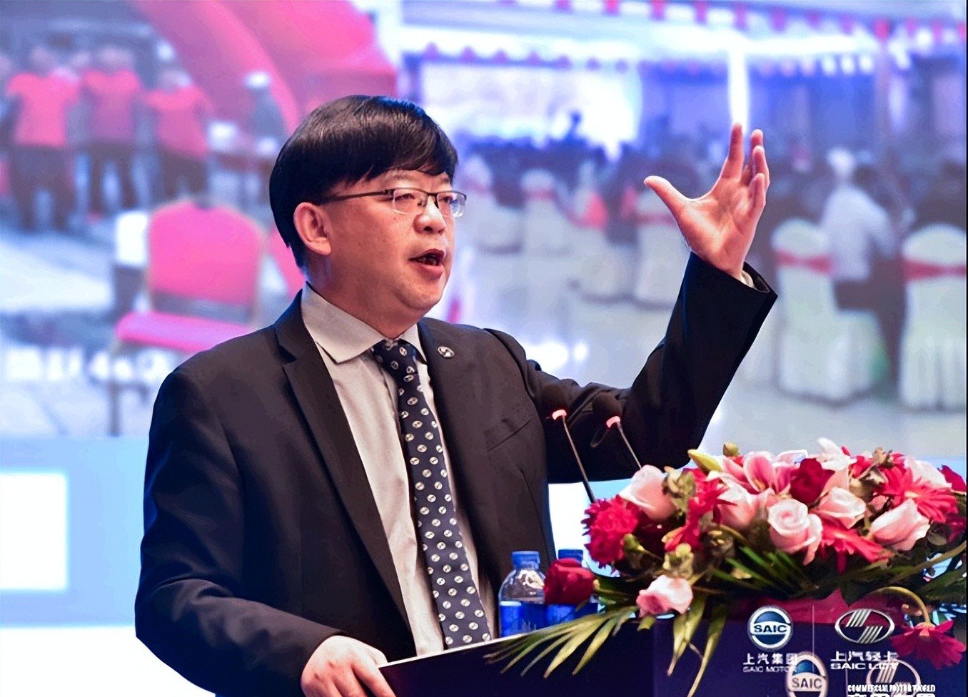 经过接近一年的战略调整,国内重卡行业的领头羊上汽红