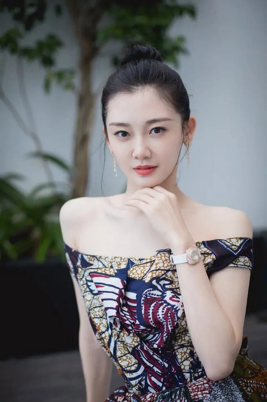 涓流计划# 苗苗实际上也是演艺圈中"谋女郎"的代表,当初她靠着电印抖