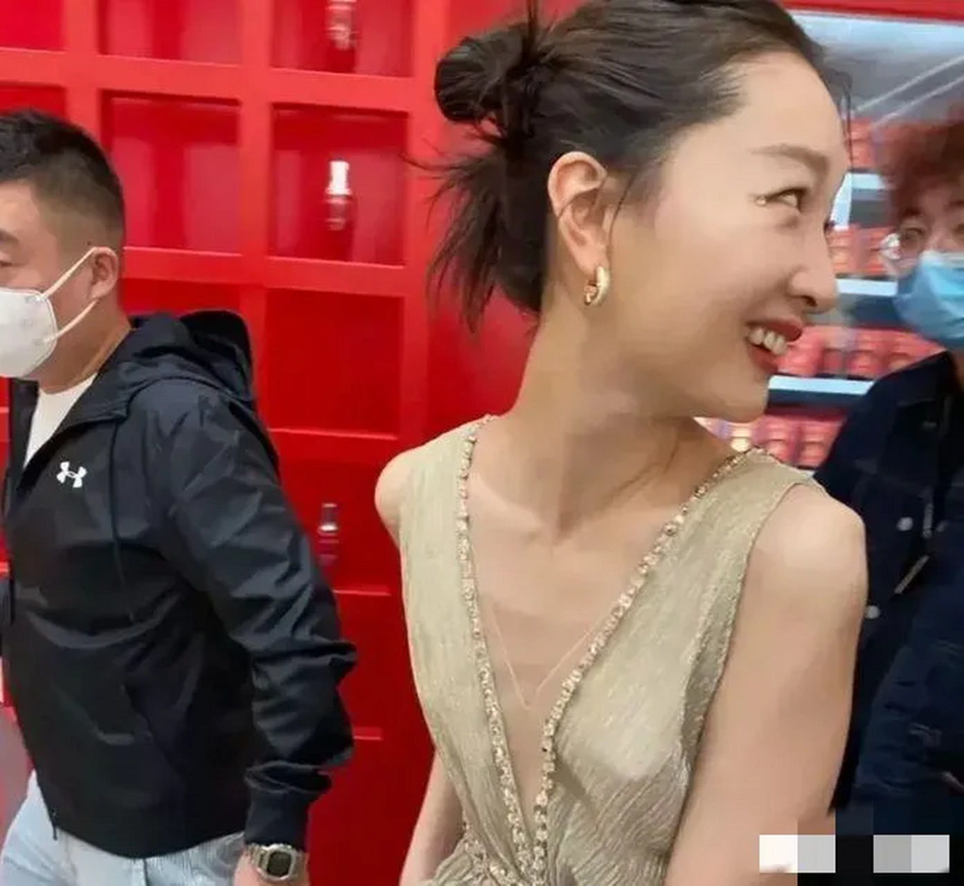 周冬雨,这也太瘦了,都没有肉!