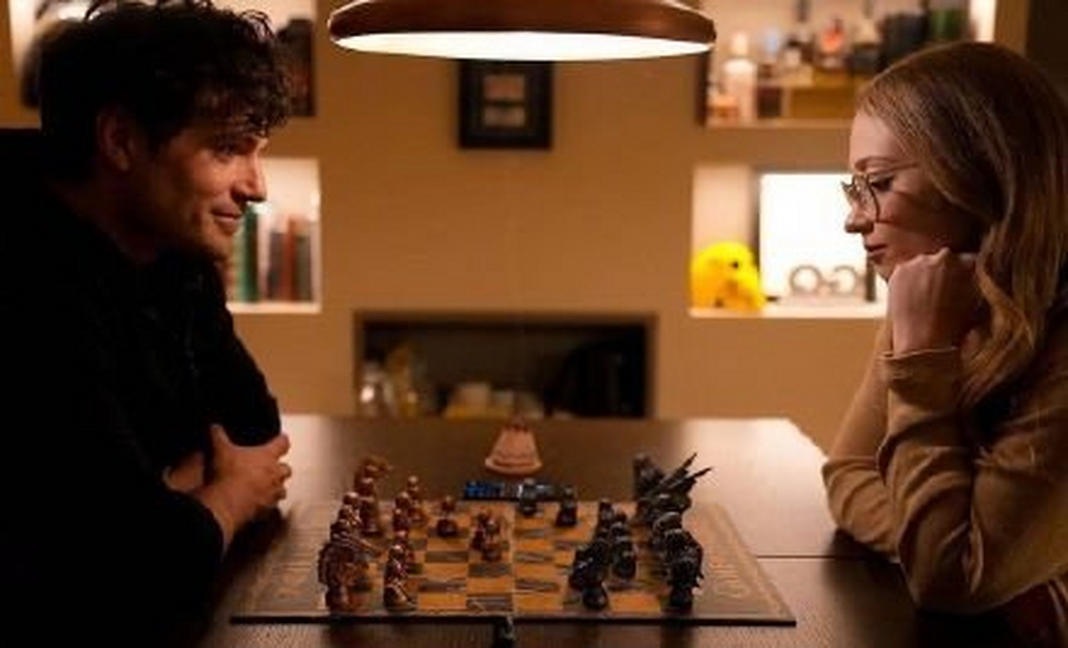 【 亨利卡维尔宣布恋情】11日,亨利·卡维尔晒出与女友娜塔丽(natalie