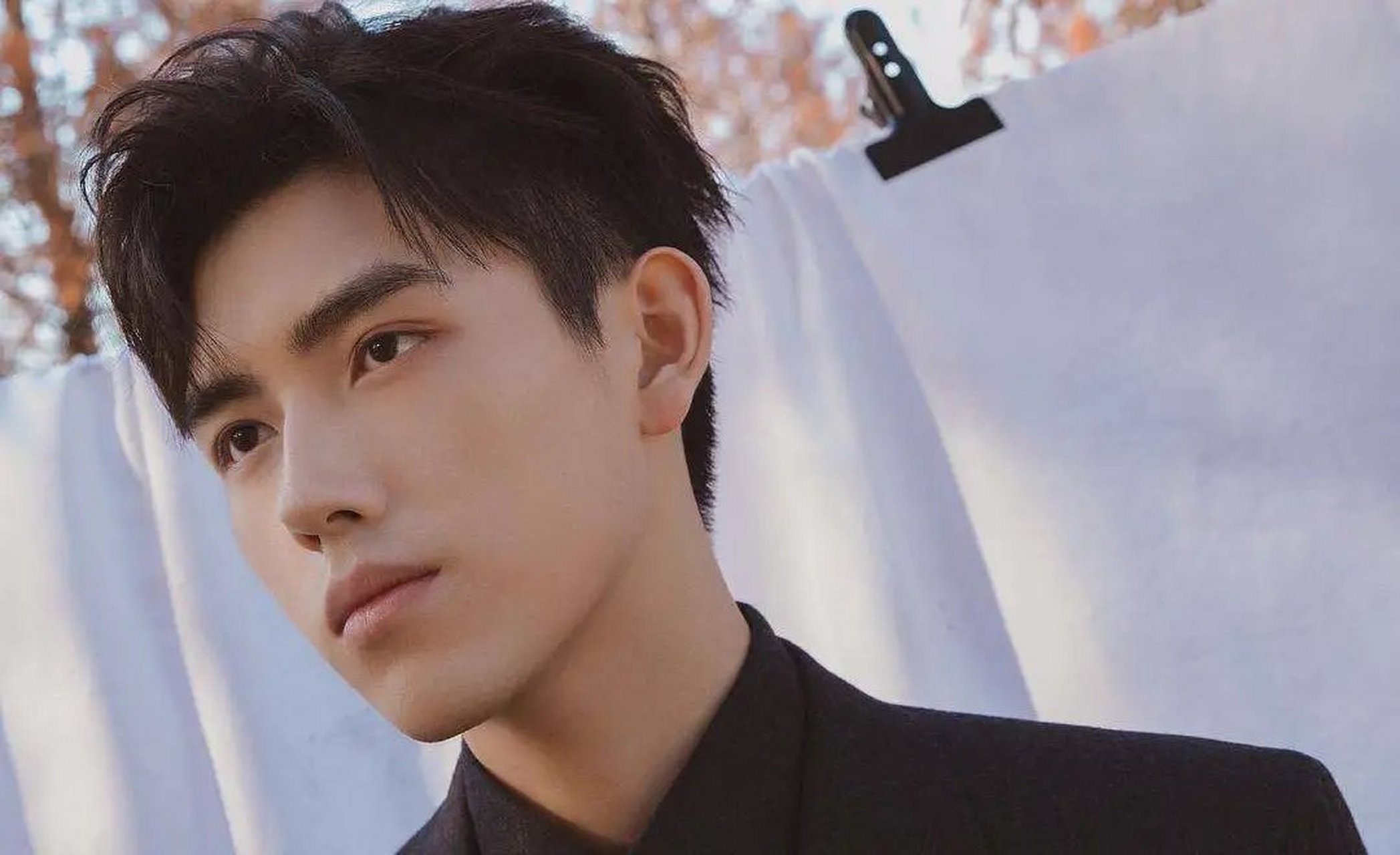 娱乐圈八卦指南# 陈飞宇今天星光大赏也贡献好几波话题度,其中还雍屯