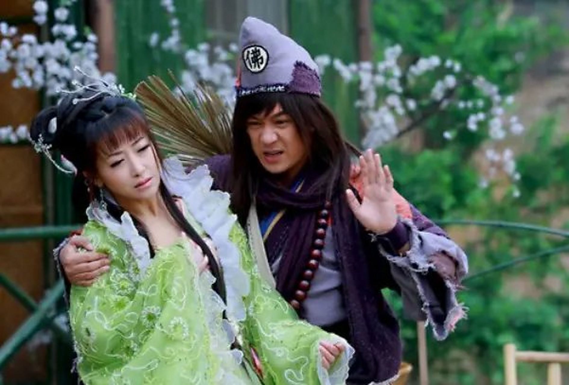 32岁的陈紫函又合作陈浩民演雷剧,凭借《活佛济公》中的女主"胭脂"一