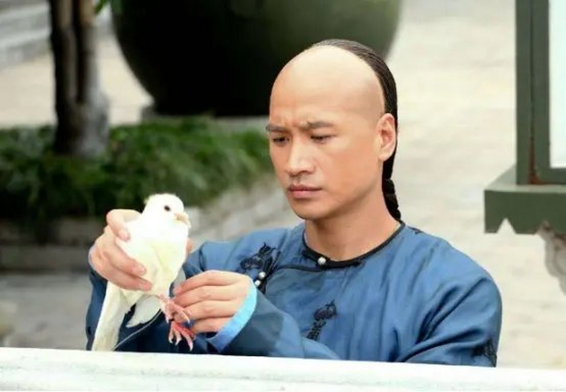一说起何晟铭,观众们的印象还停留在《宫锁心玉》里,何晟铭毕