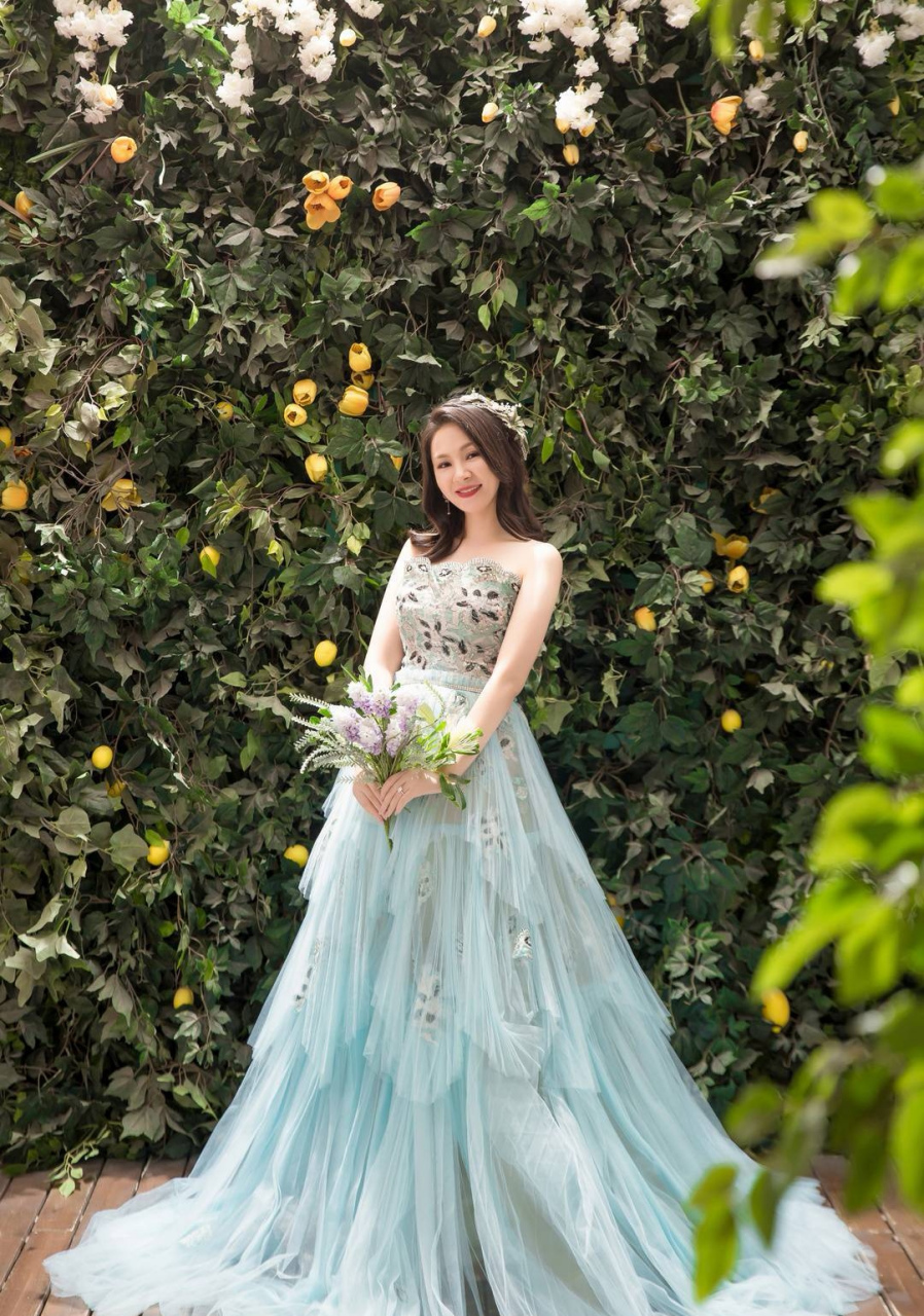 据封面新闻,被誉为"中国第一代网红"的天仙妹妹尔玛依娜去年在北京