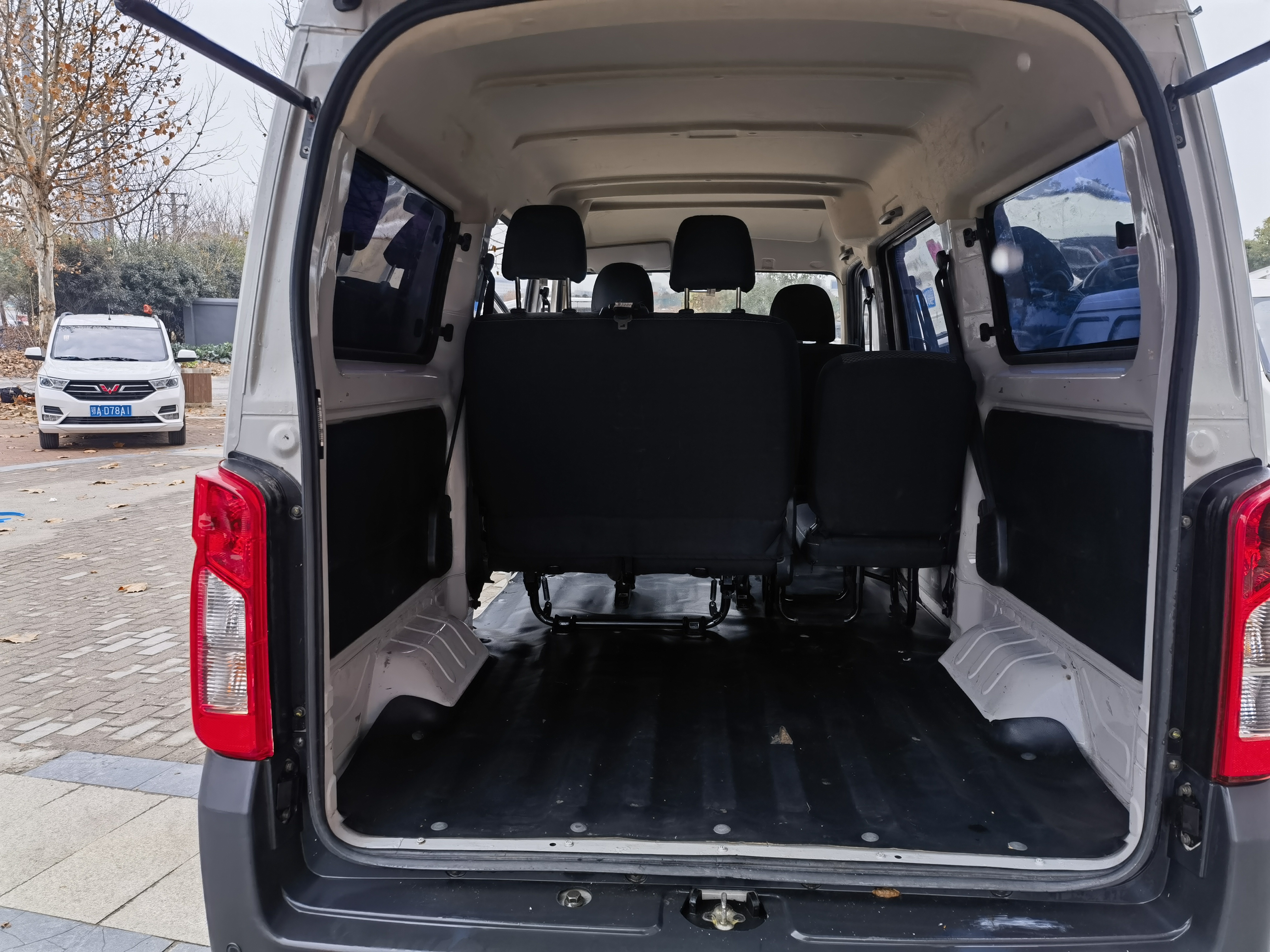 家里有量闲置的面包车,坐标武汉,17登记的长安之星3,不到4万公里,9.