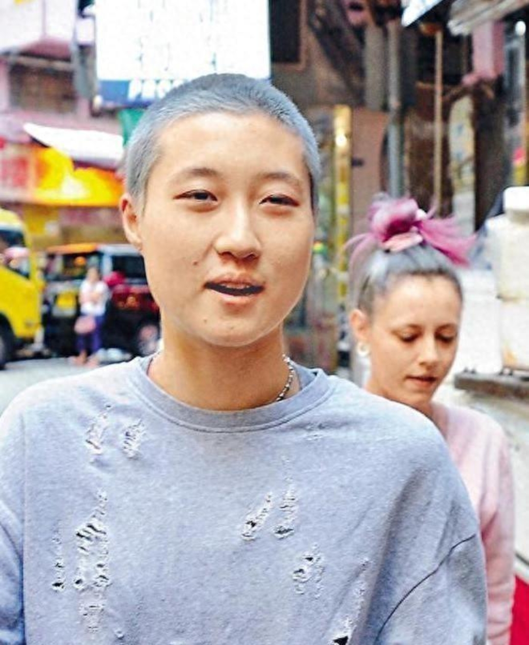 看到"小龙女"吴卓林小时候的照片令人心疼.