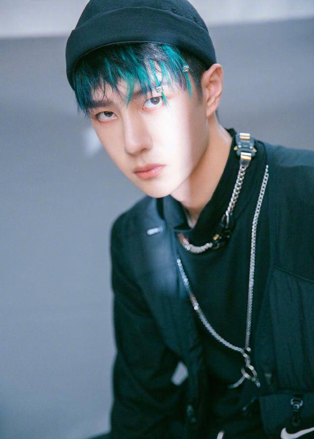 个人简介[再见] 姓名:徐子安 年龄:13岁 生日:08.