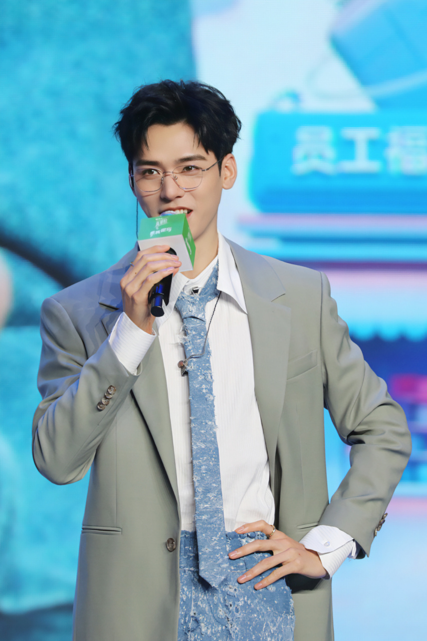 龚俊成都真果粒线下活动,真帅[期待] 图片搬运,侵删[打call][打call]