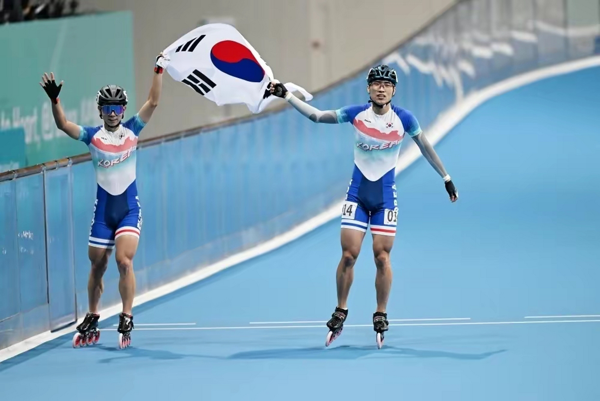 10月2日亚运会男子轮滑3000米接力赛,韩国队提前庆祝惨遭中国台北队