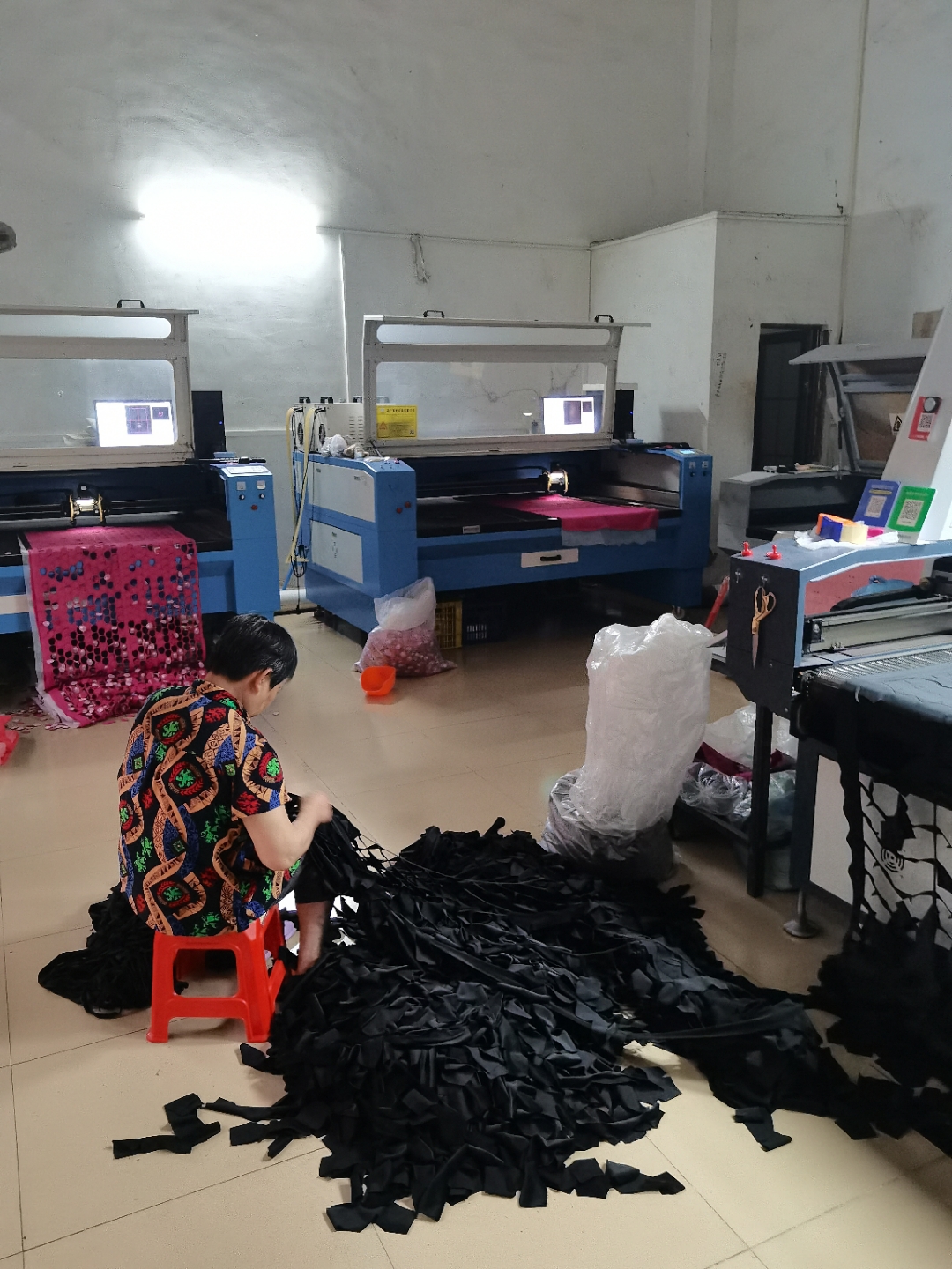 激光烧花 布料加工中