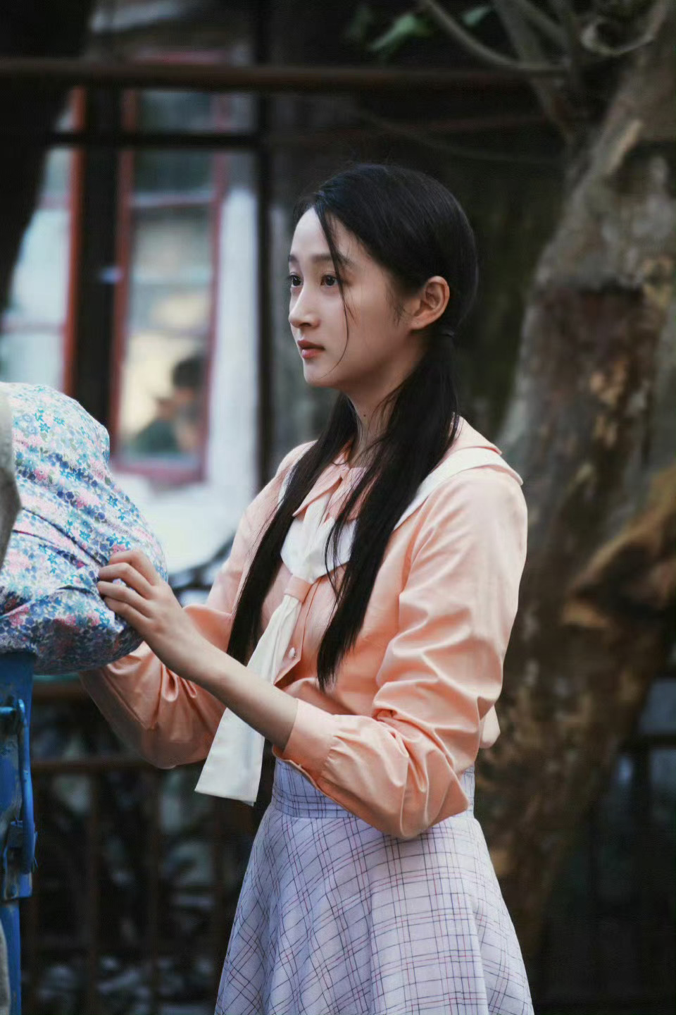 关晓彤19岁就拿了白玉兰,近日关晓彤《小巷人家》庄筱婷获得好评,网友