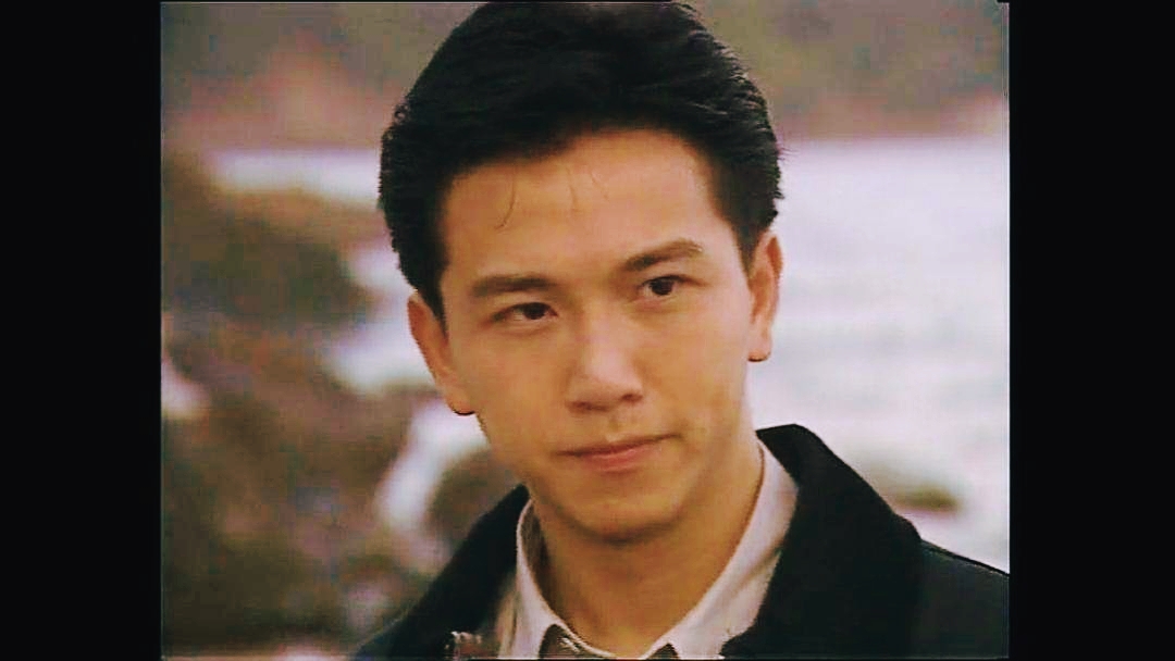 温兆伦,演技可以称得上实力派,唱歌也很好听,音色深情饱满,当年tvb