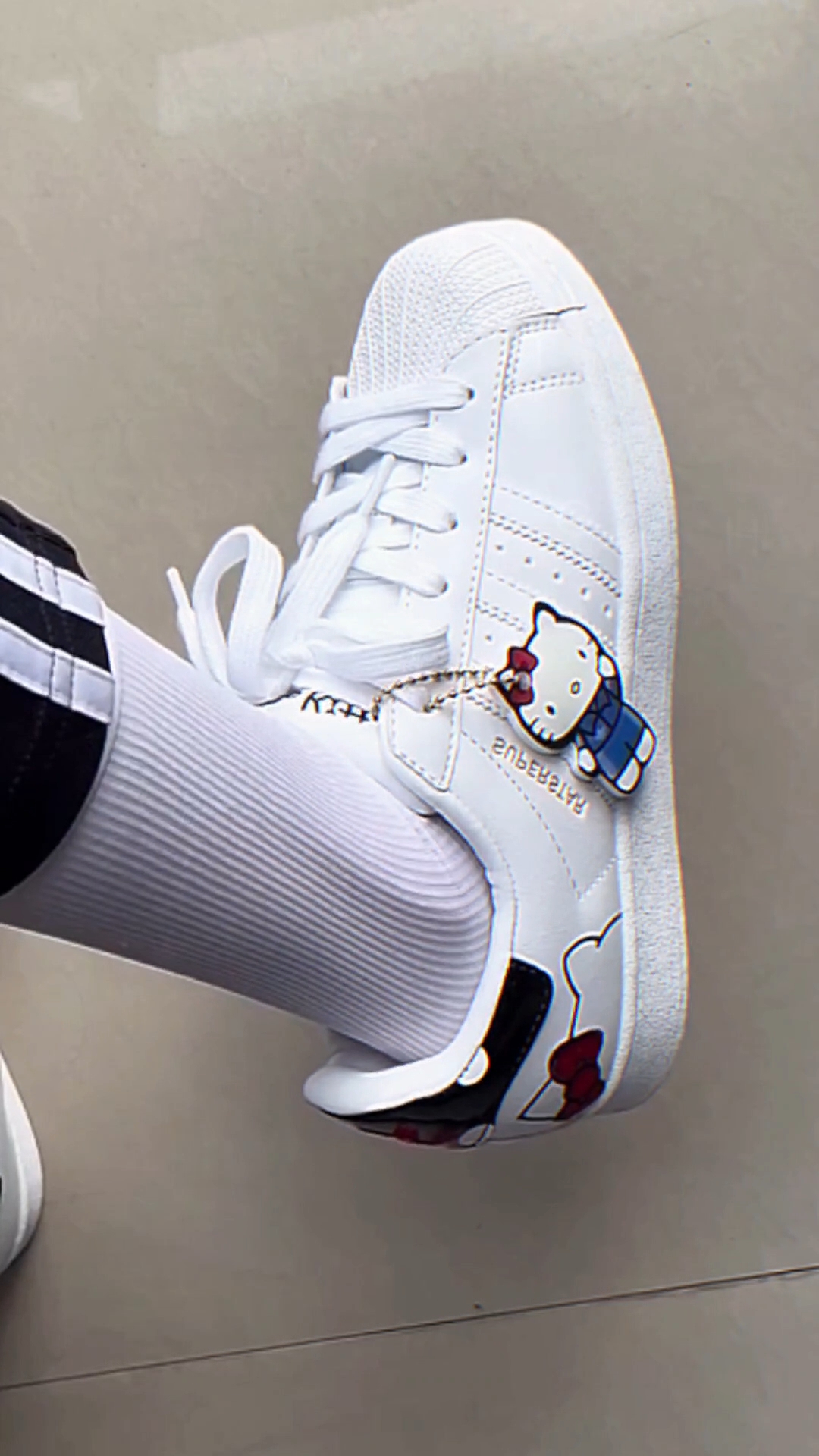 运动鞋搭配小白袜好看又百搭