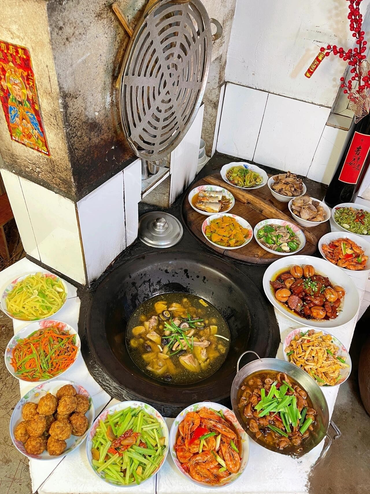婆婆做的饭,柴火灶做的饭就是好吃,难怪儿子不愿回城里了