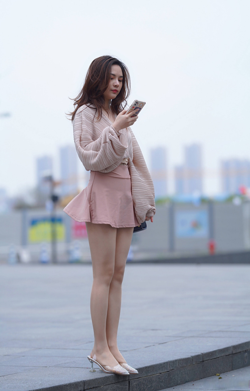 美不美看大腿[大笑][大笑]直腿小姐姐#养眼美女# #性感好身材