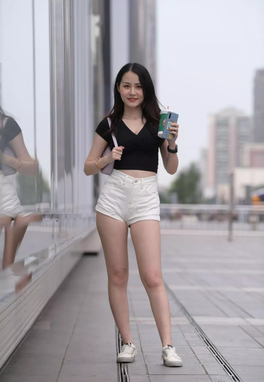 美不美看大腿[大笑][大笑]丰满肉感翘臀小姐姐[鼓掌]傲人身材1#养眼