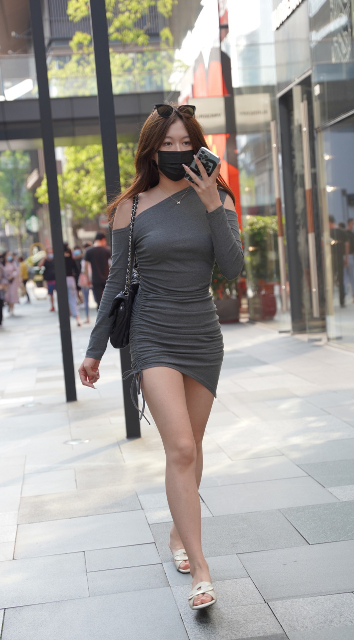 美不美看大腿[大笑][大笑]一双性感的肉腿诱人的飞行#养眼美女# #性感