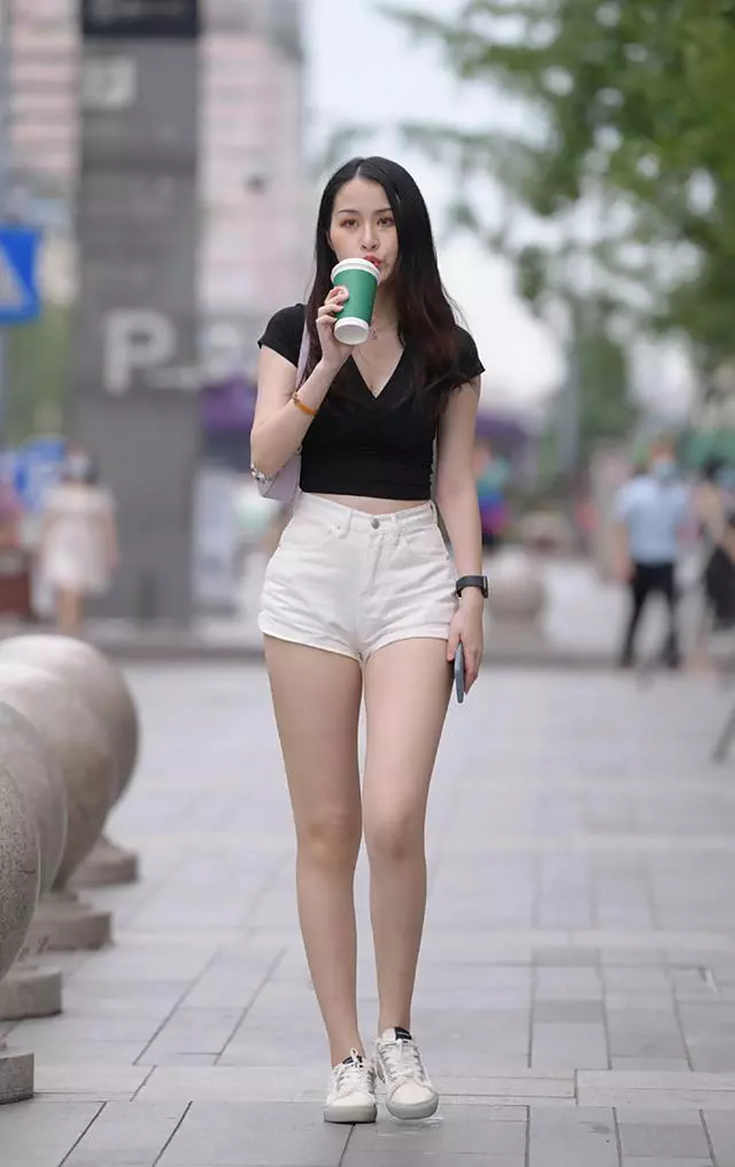 美不美看大腿[大笑][大笑]丰满肉感翘臀小姐姐[鼓掌]傲人身材2#养眼