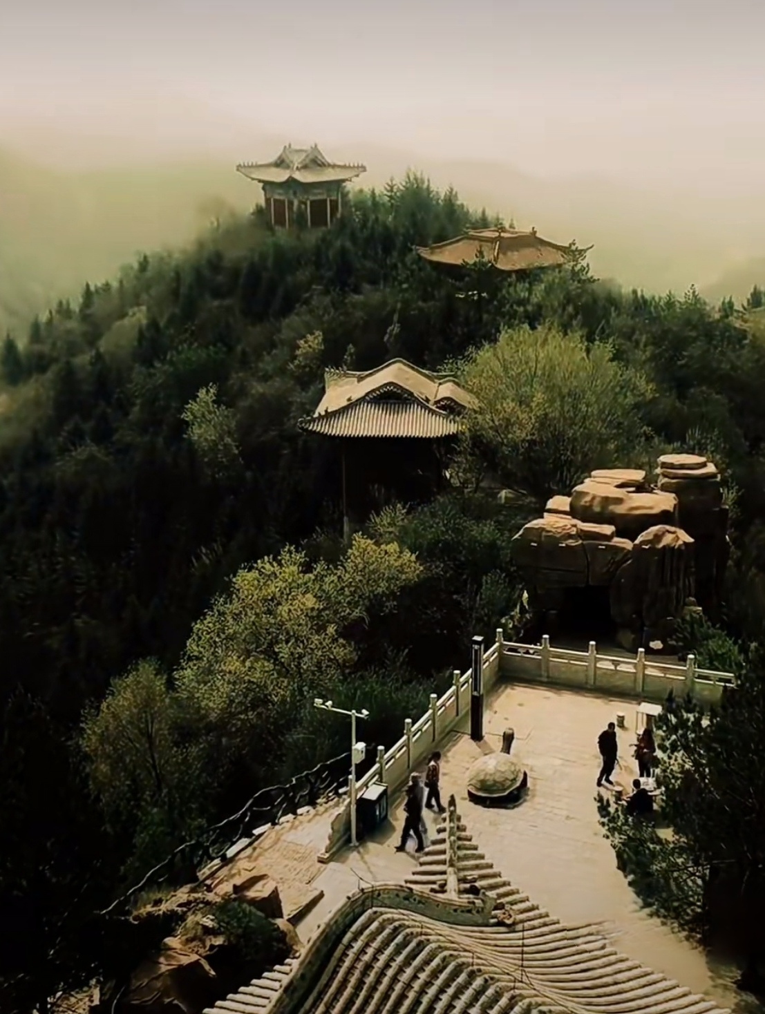 武当山(又名北武当山,金山)位于甘肃省永昌县北海子风景区,是国家3a级