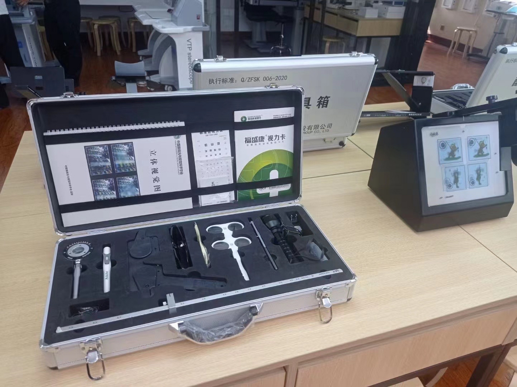 判断是否有抑制 检查融像功能 主导眼测试; 2 立体视检查~立体视就技