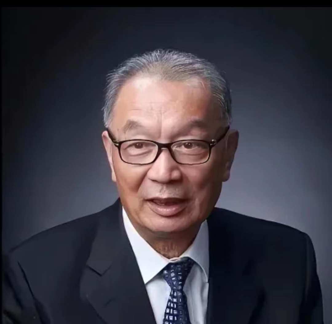 温铁军在采访中指出,农民原本只需花费30万就可以盖栋三层楼,再花8,9