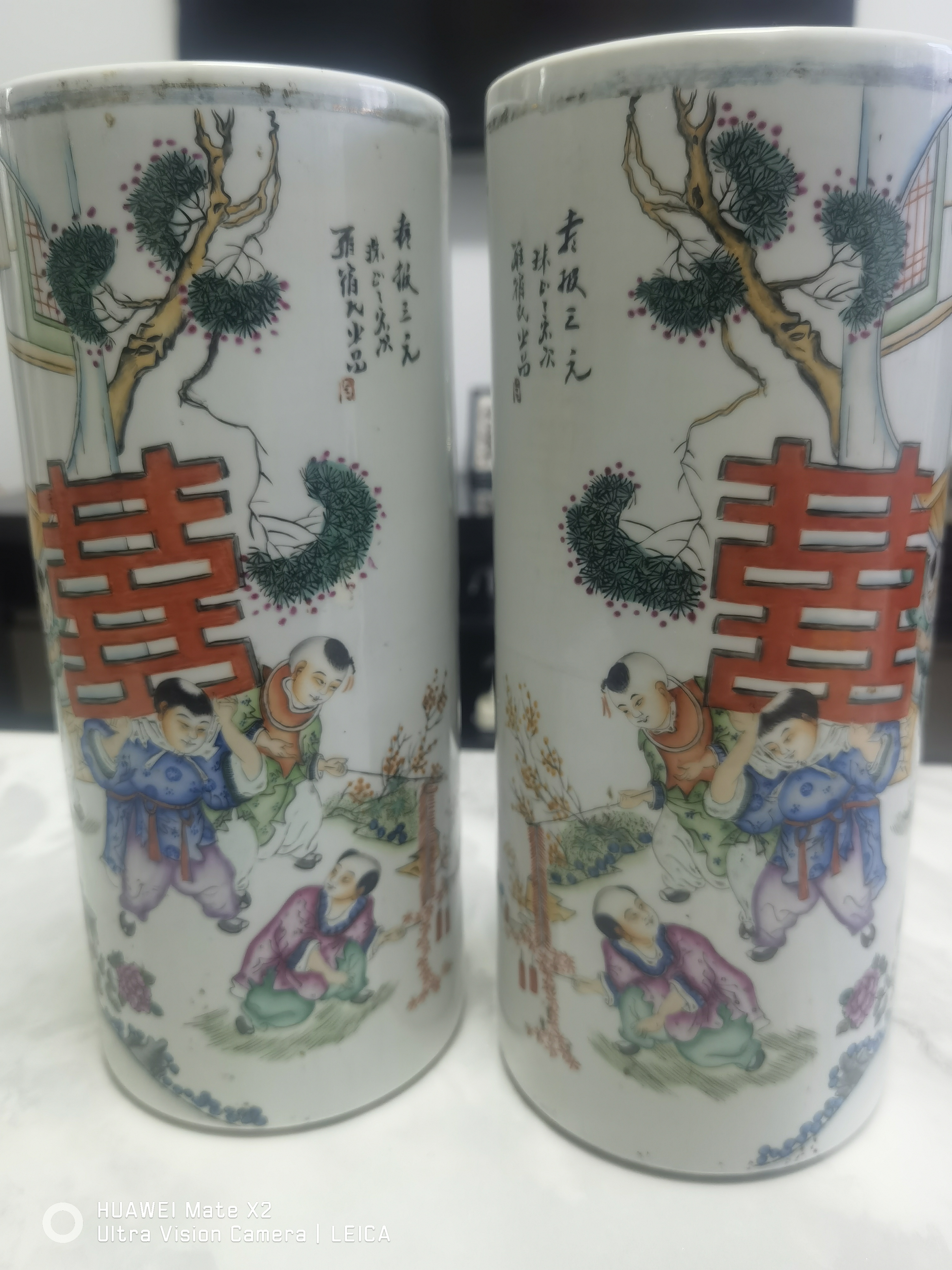 民国瓷器画家罗宿氏的作品,画面热闹喜庆,人物动感十足.色泽艳丽