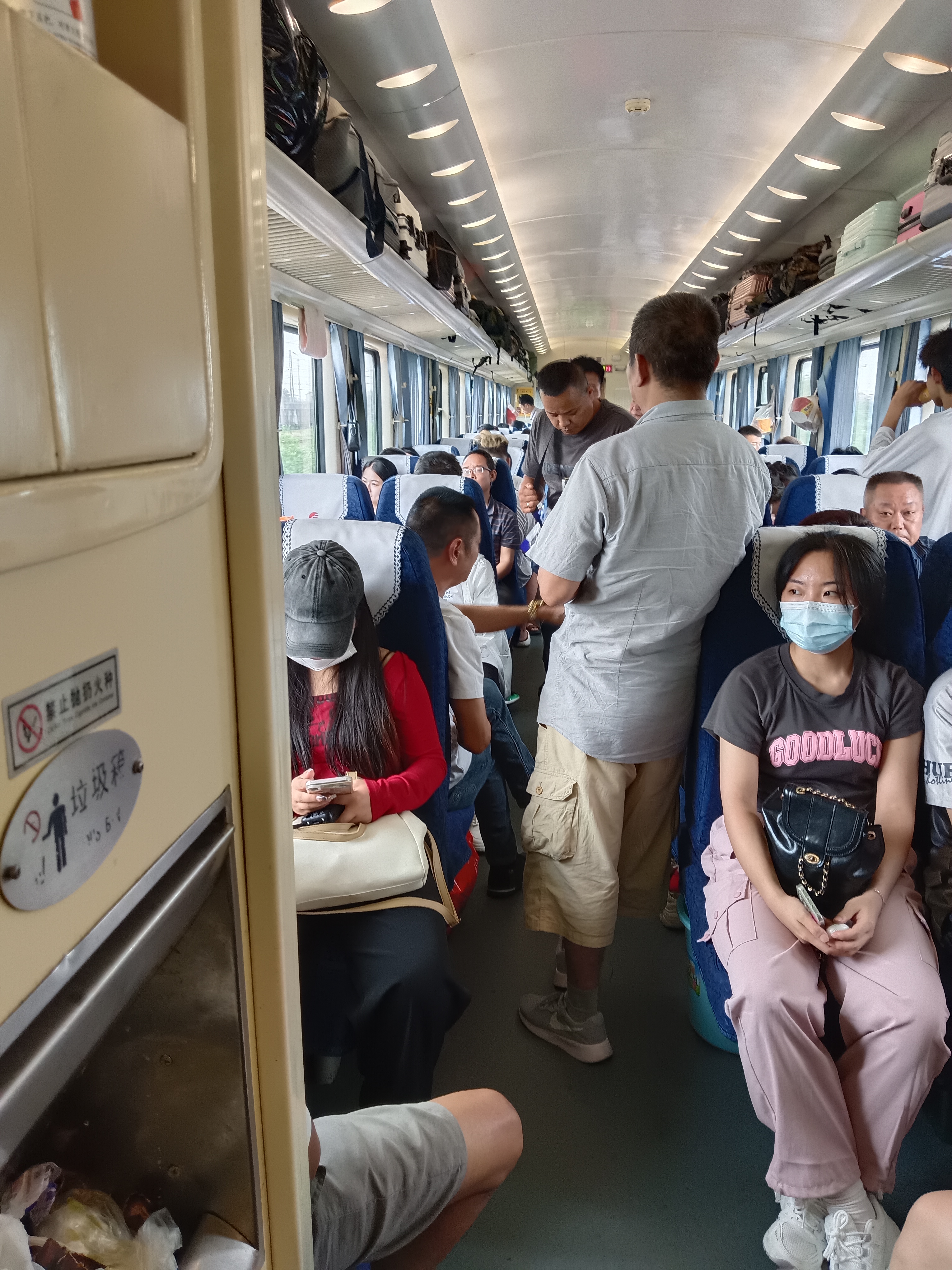 回家的路上就是年