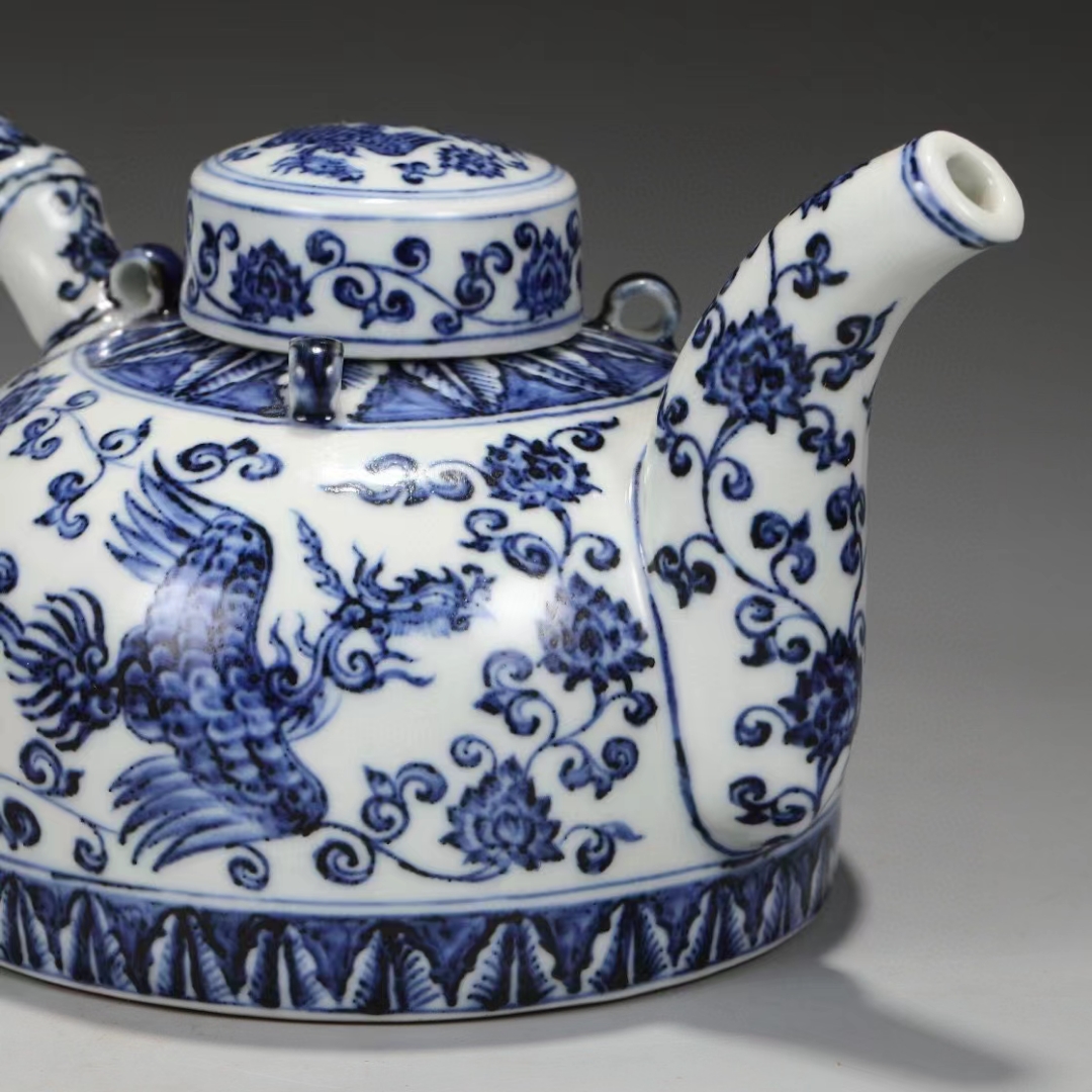 旧藏 明 宣德青花缠枝凤纹执壶 尺寸:高13公分 长24.5公分