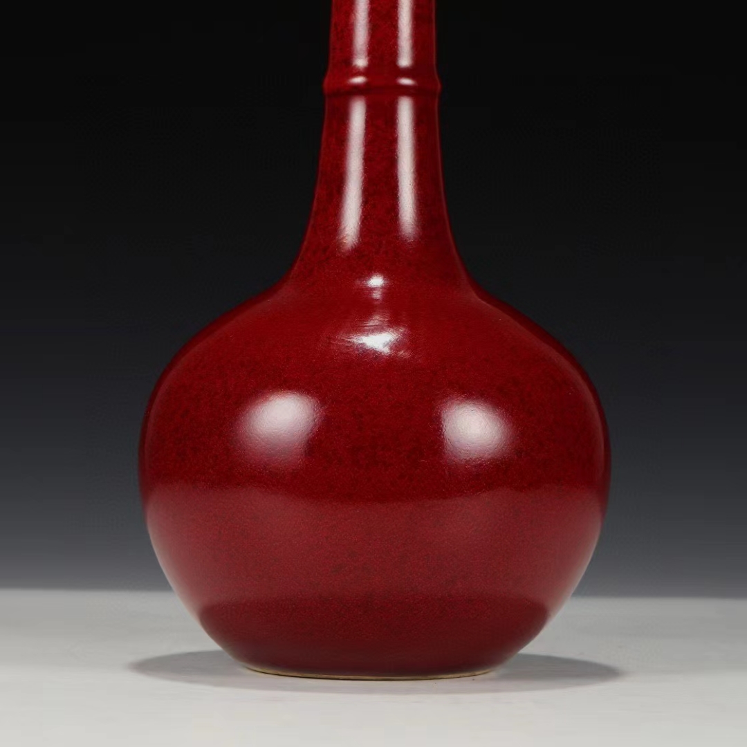 旧藏 明 宣德霁红釉胆瓶 尺寸:高42公分 肚径15.5公分