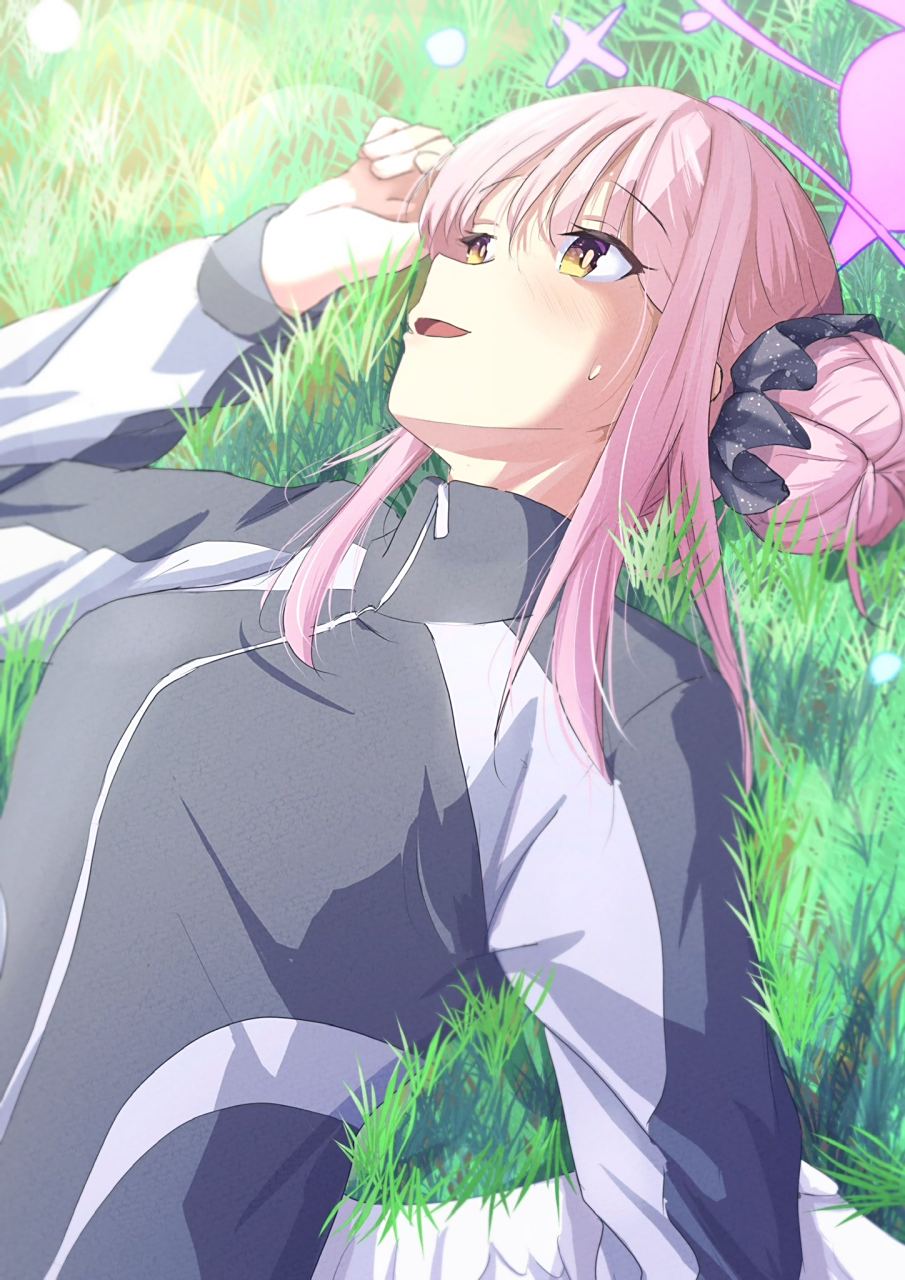 碧蓝档案# #二次元# 躺在草地上意外地舒服呢,sensei