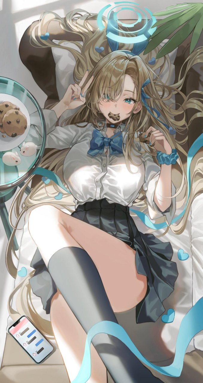 碧蓝档案# #二次元# 躺在沙发上吃饼干的明日奈,看起来很好吃的样子