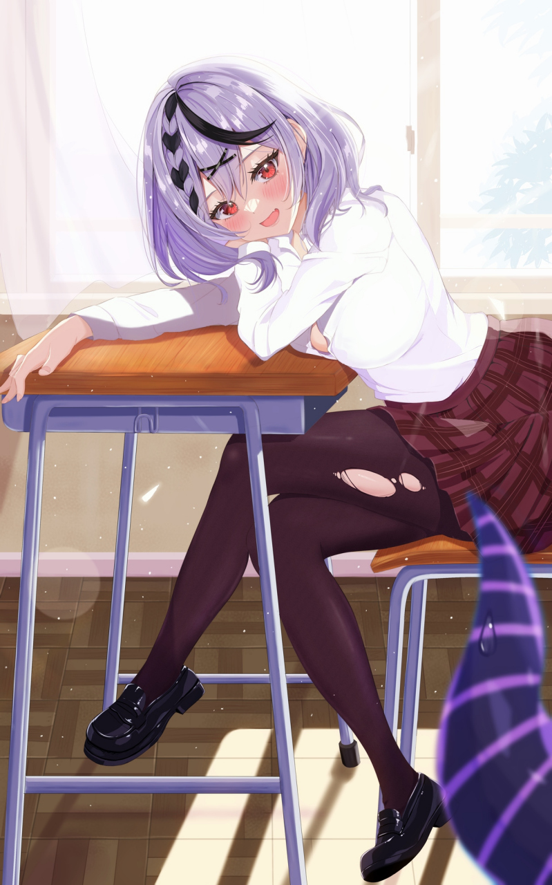 虚拟主播# #二次元# 丝袜坏了,该换新的了[舔屏]