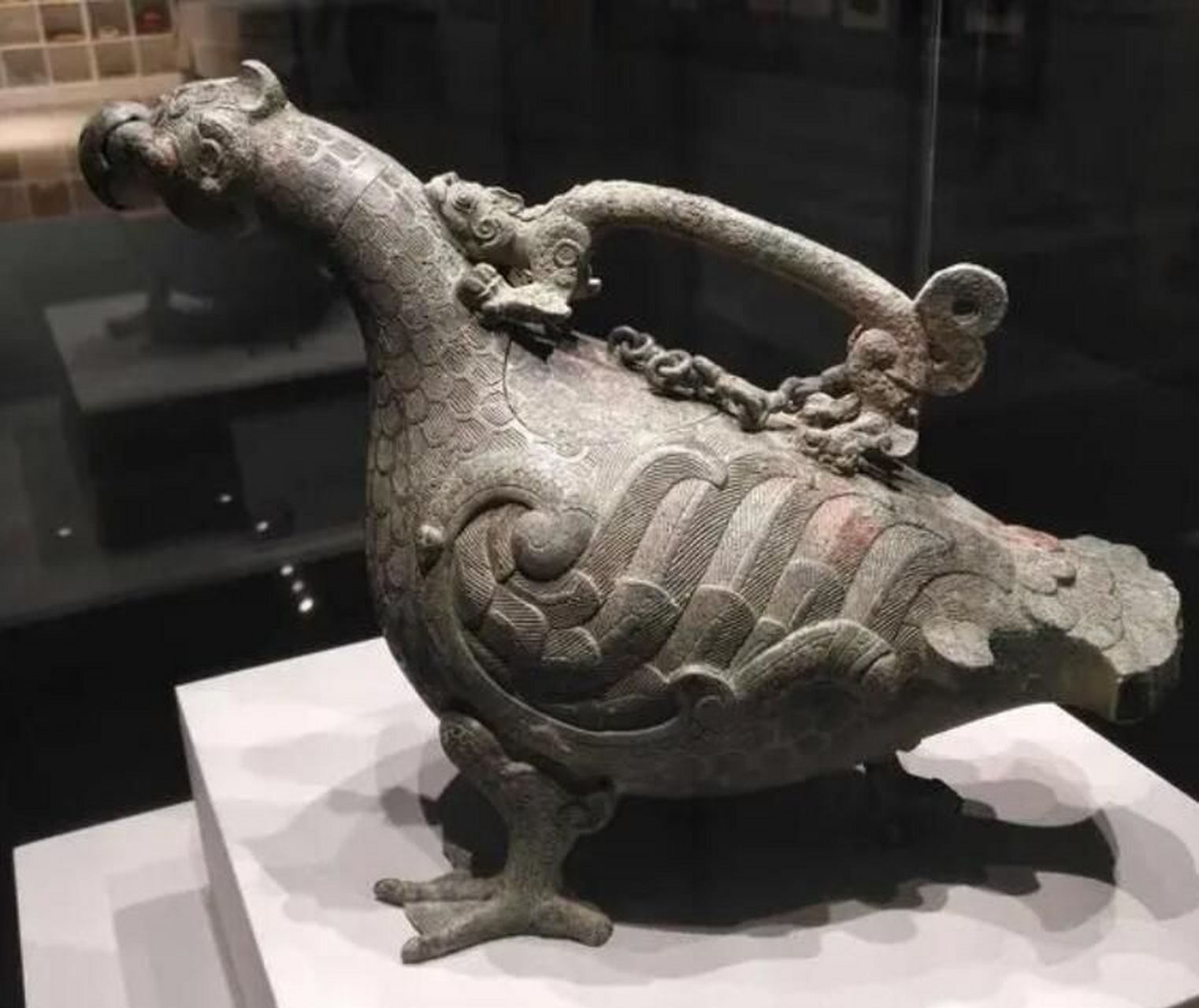 山西博物馆显眼包——春秋赵卿鸟尊 此尊造型和谐,纹饰华美,铸造精巧