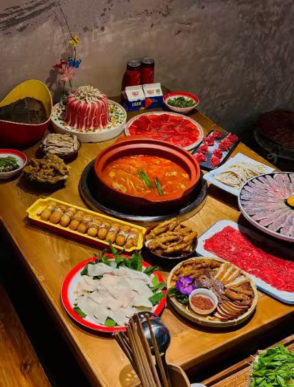 春怡火锅可是南充的一家特色火锅店,他家的火锅锅底都