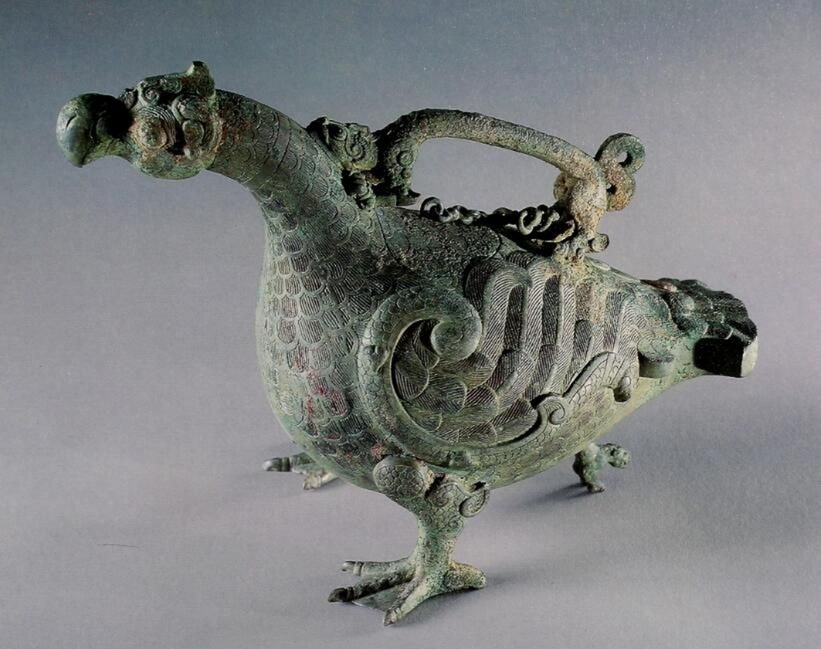 山西博物馆显眼包—春秋赵卿鸟尊 此尊造型和谐,纹饰华美,铸造精巧