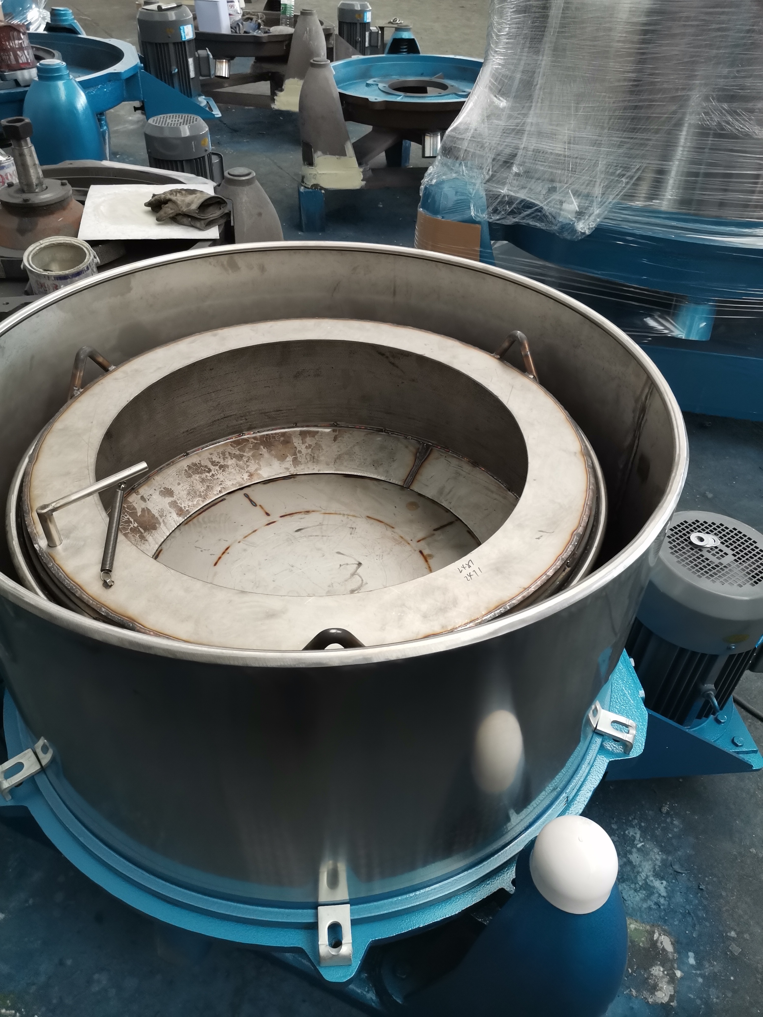 常规工业脱水机,吊篮下出料离心甩干机