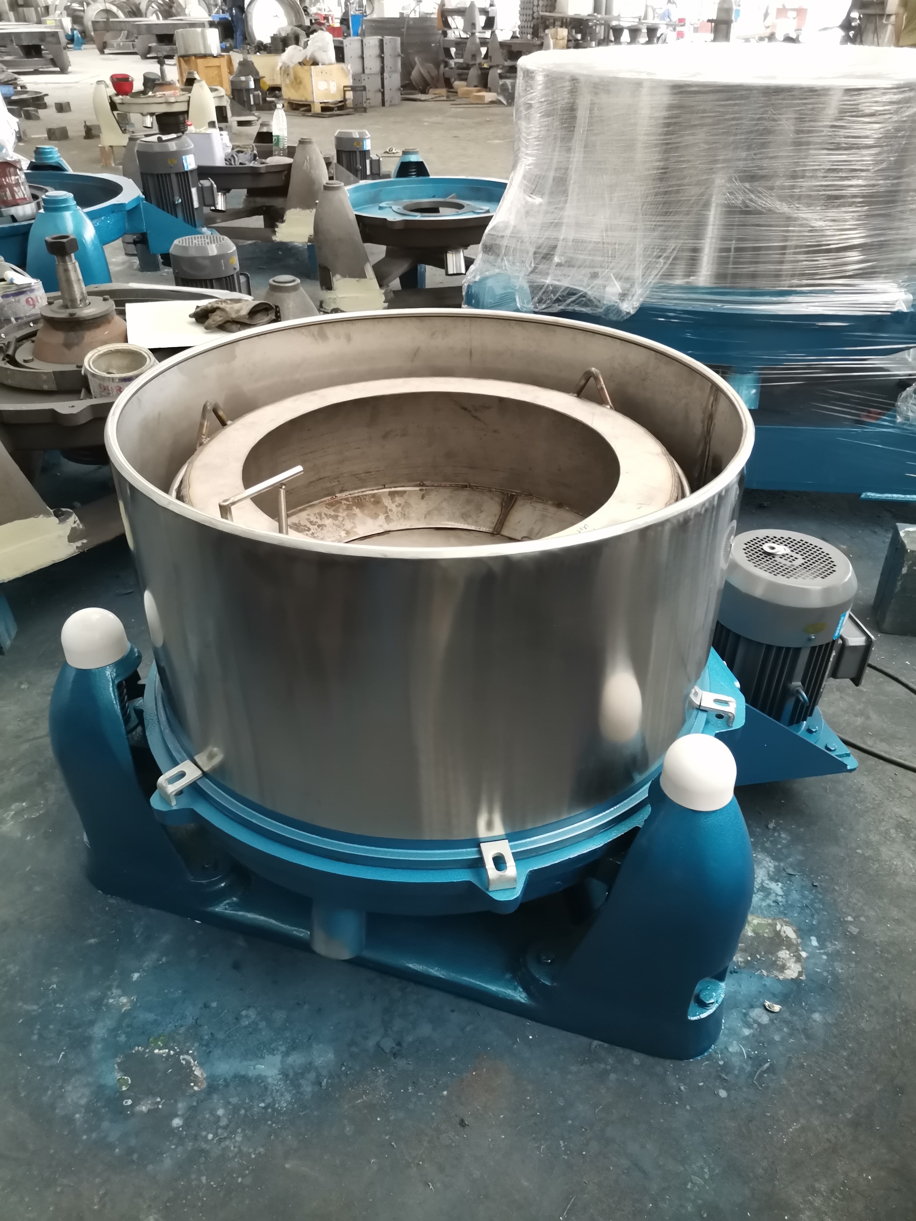 常规工业脱水机,吊篮下出料离心甩干机