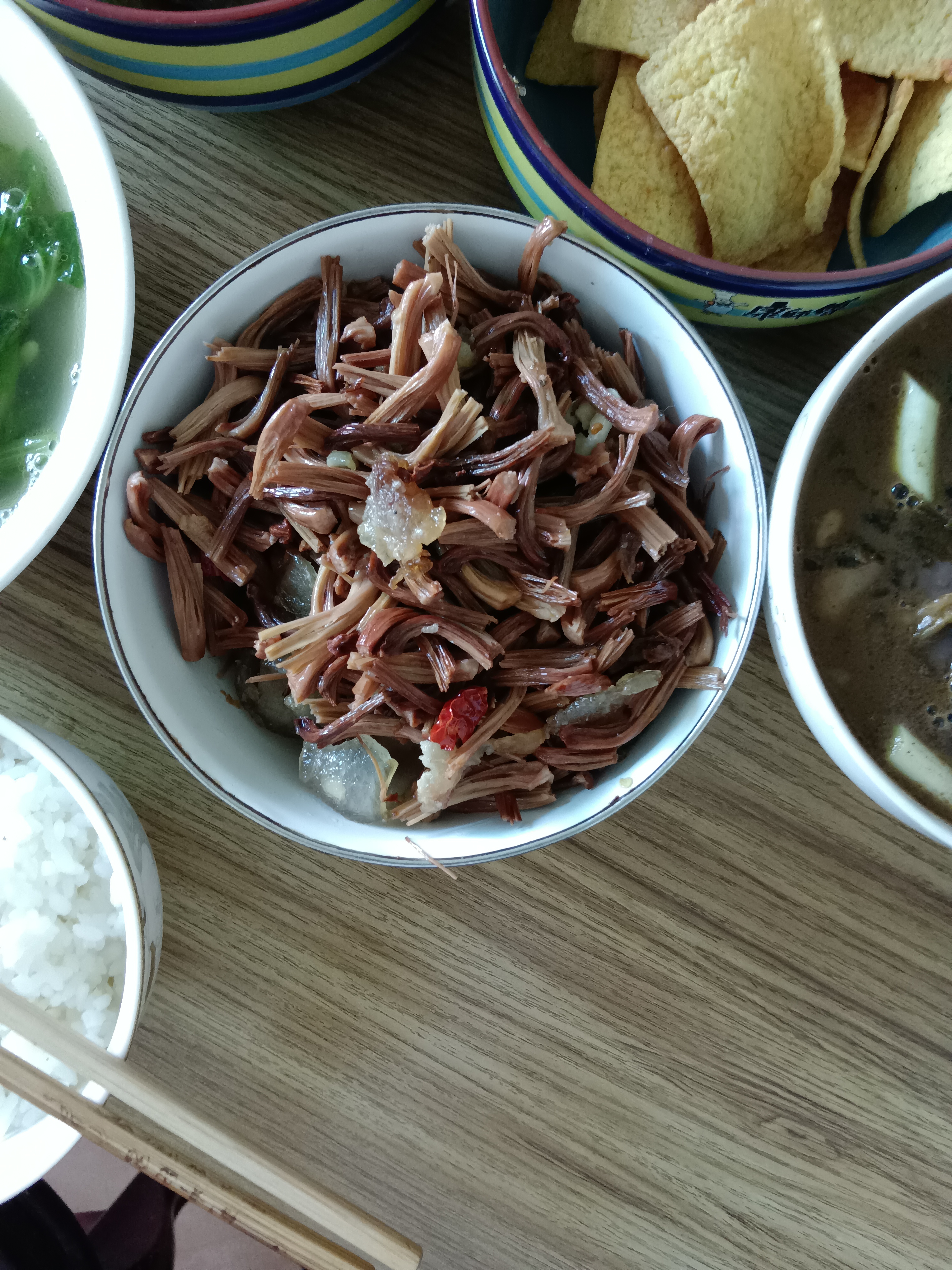 本地逛吃笔记# 今天吃一道云南特色野菜——腊肉炒攀枝花!