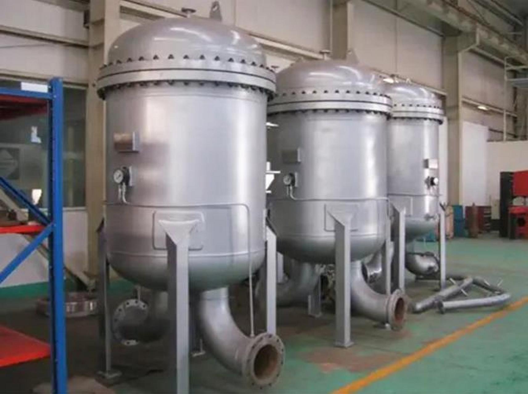 聚结器的结构 聚结器内部装有两种功能不同的滤芯-一聚结滤芯和分离