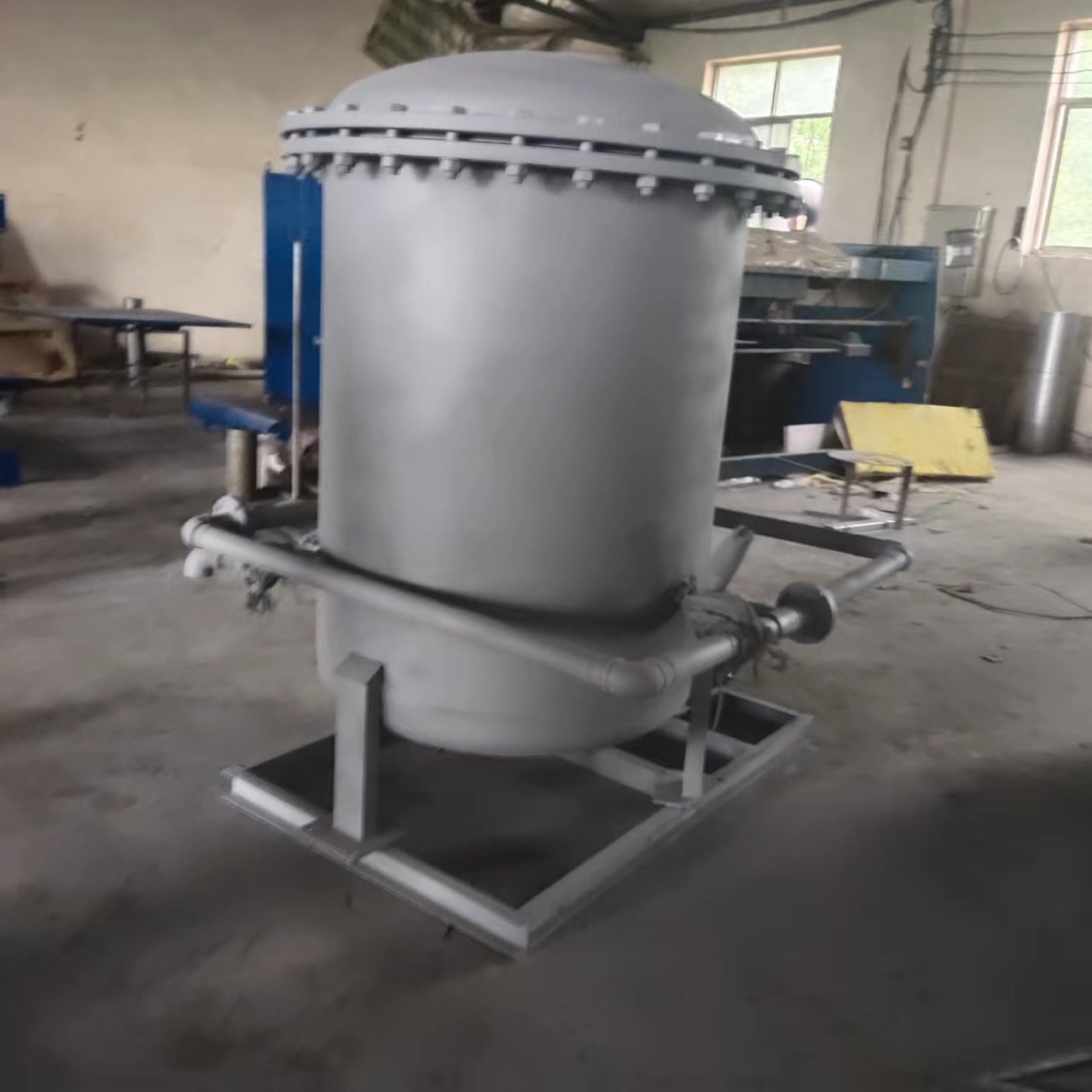 欲脱水的介质由过滤分离器进口进入壳体,当液体通过含有特殊聚结介质