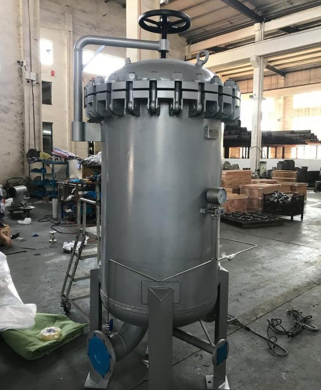 欲脱水的介质由过滤分离器进口进入壳体,当液体通过含有特殊聚结介质