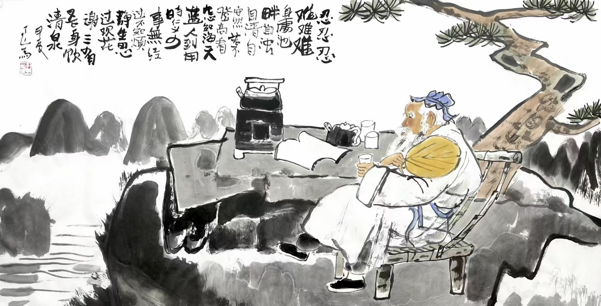 一位白衣老者静坐椅上中,97黑帽沉稳,仿佛正在沉思或挥毫泼墨.