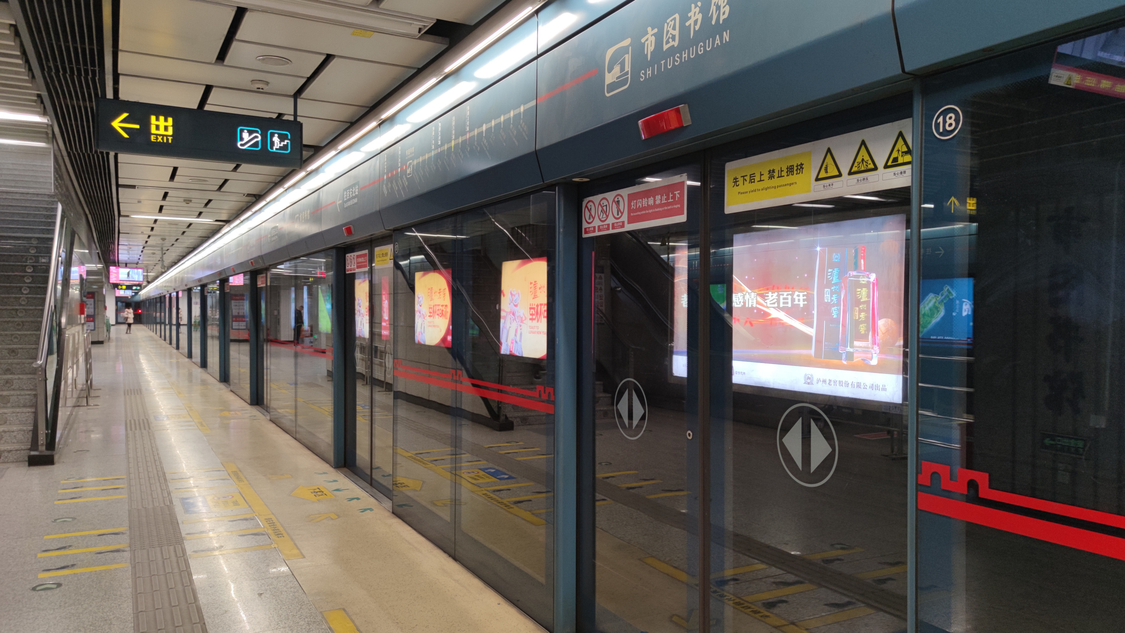 动态创作月# 西安地铁二号线,平时高峰期人非常多,最近竟然空荡荡的