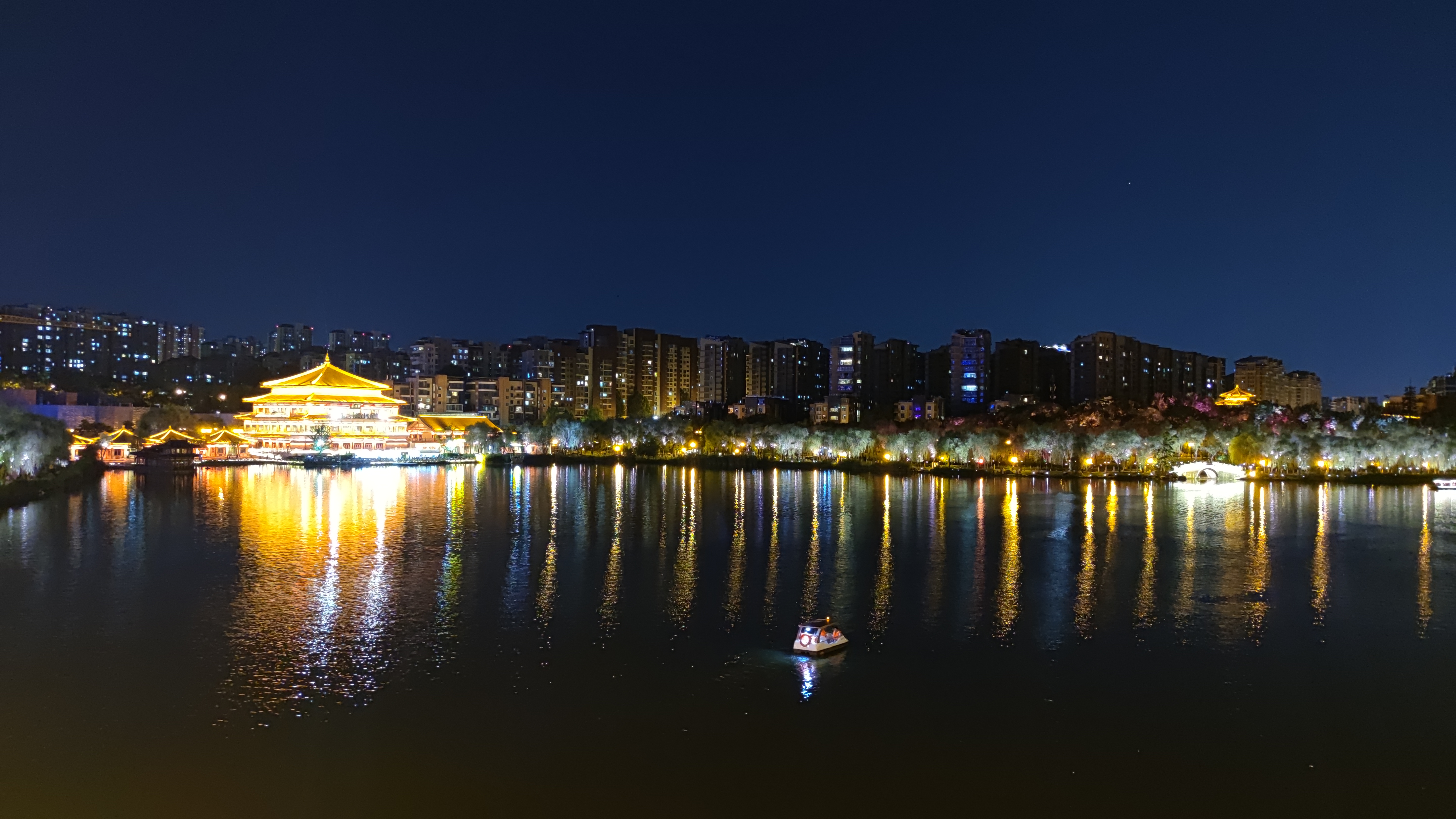 西安曲江池夜景描写图片