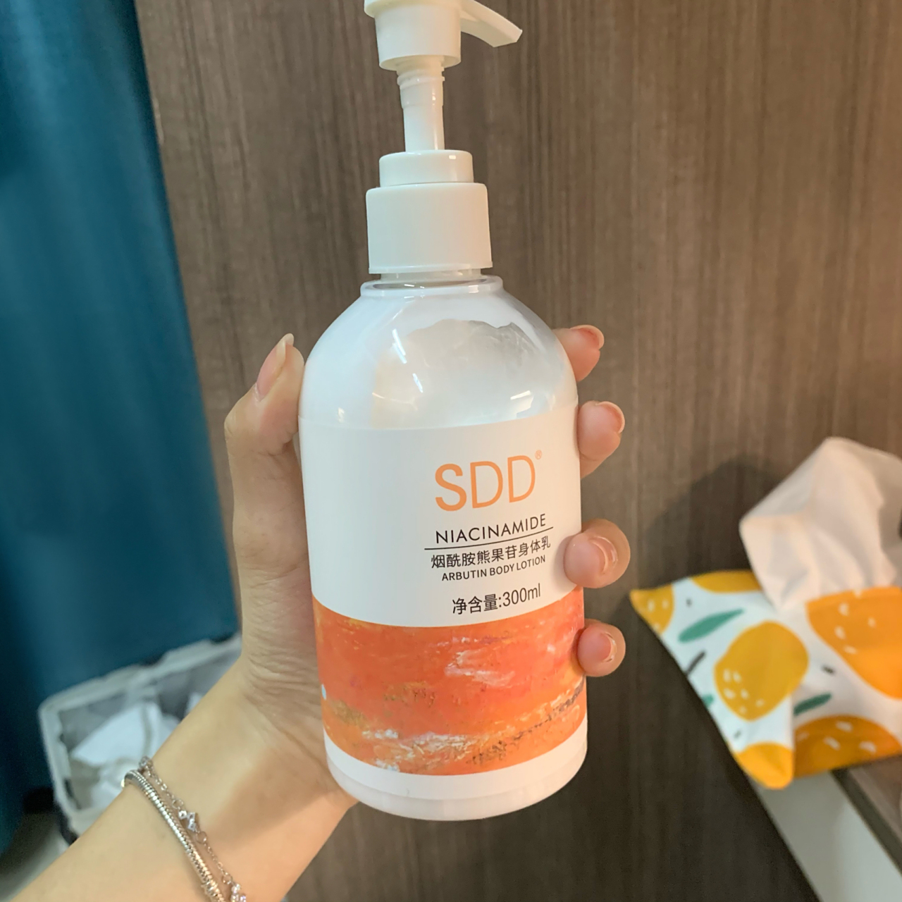 sdd身体乳的功效（sdd烟酰胺熊果苷身体乳）