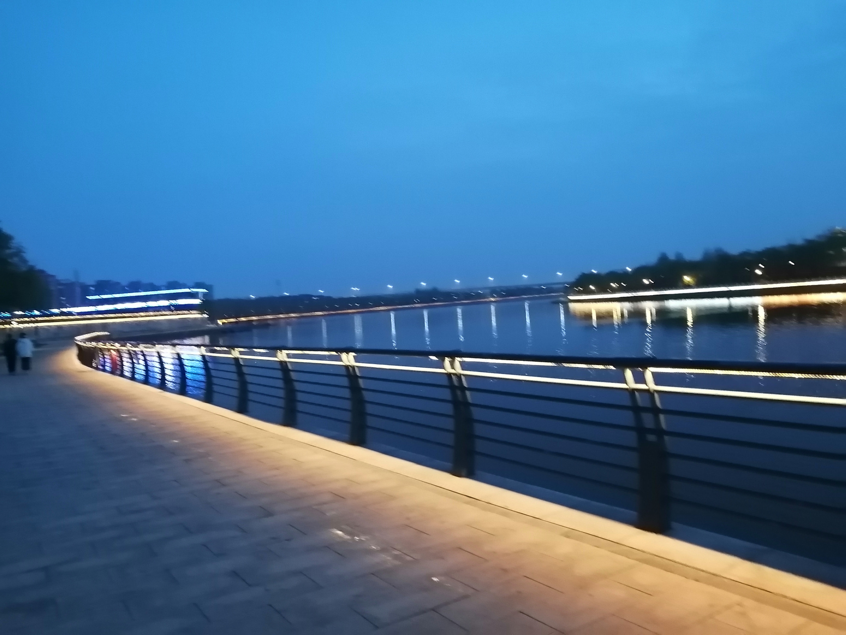 清明节外出踏青,草色青青柳色新 下午来到淄博孝妇河湿地公园,面积
