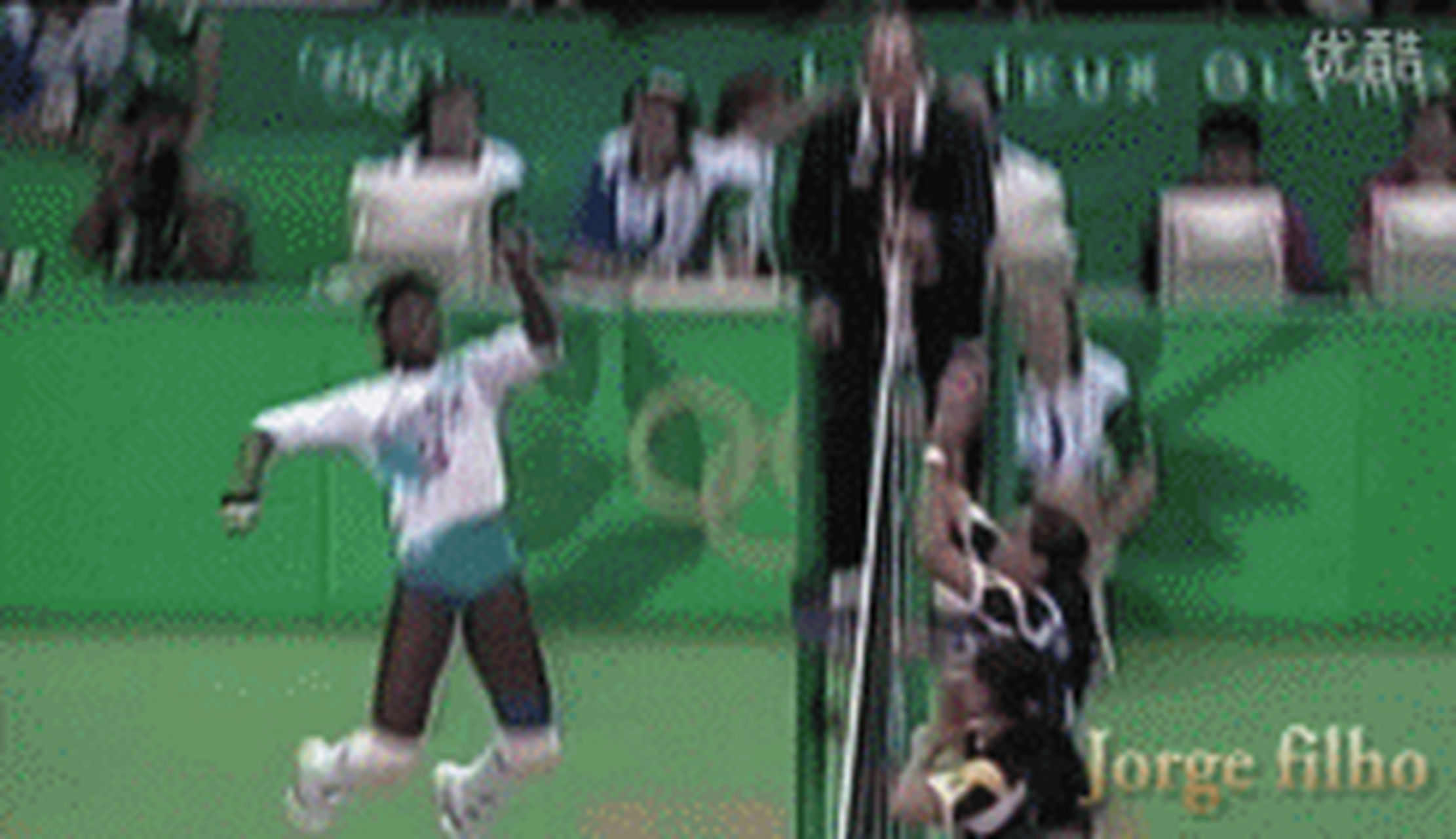 古巴女排的传奇主攻路易斯,身高只有1米73,弹跳高度有超过3米3,经常能